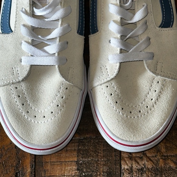 NWOB Vans Sk8-Low White and Blue Women's Sneakers Woman’s Sz 8 - Picture 6 of 10